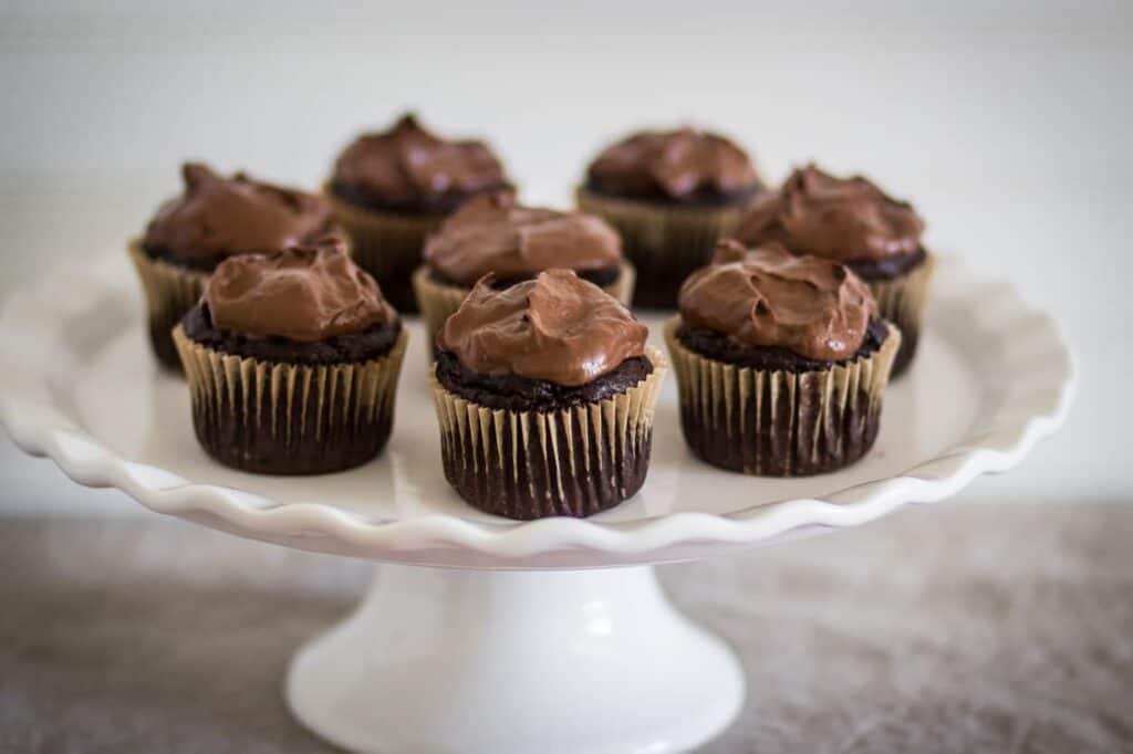 cake plate with paleo chocolate cupcakes