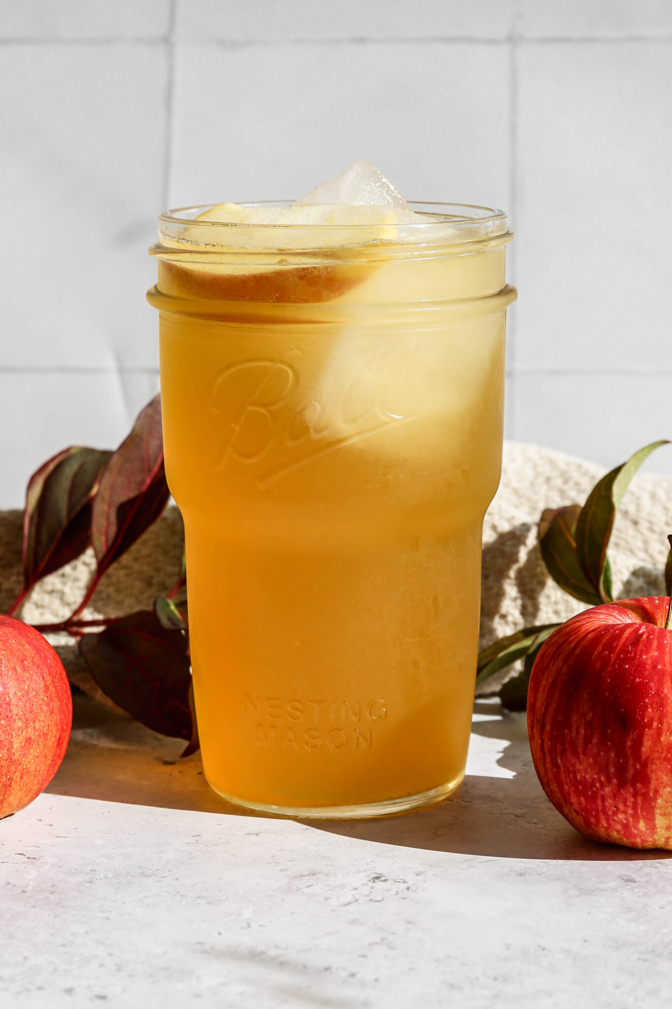 non-alcoholic-spiced-apple-fizz-drink-small-farm-big-life